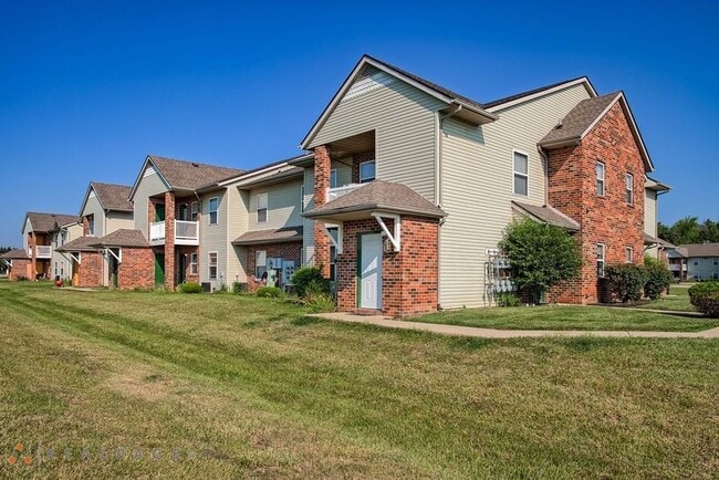 Building Photo - 717 E Hunters Run Dr Unit #717