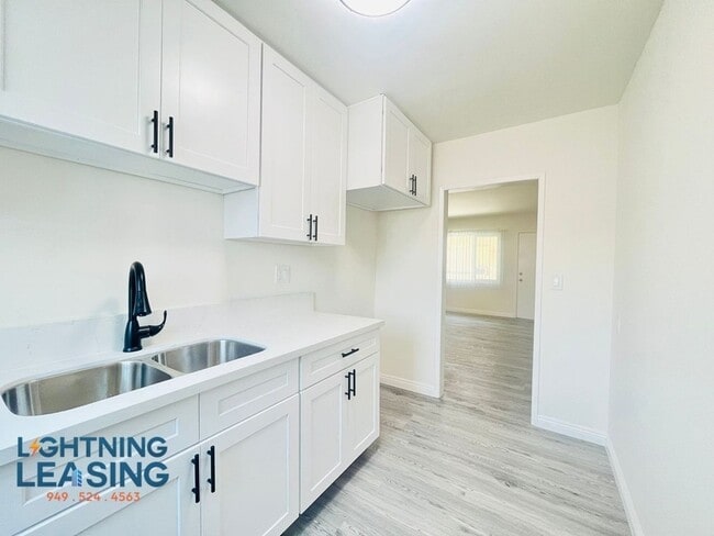 Building Photo - 251 Loma Dr Unit 12A