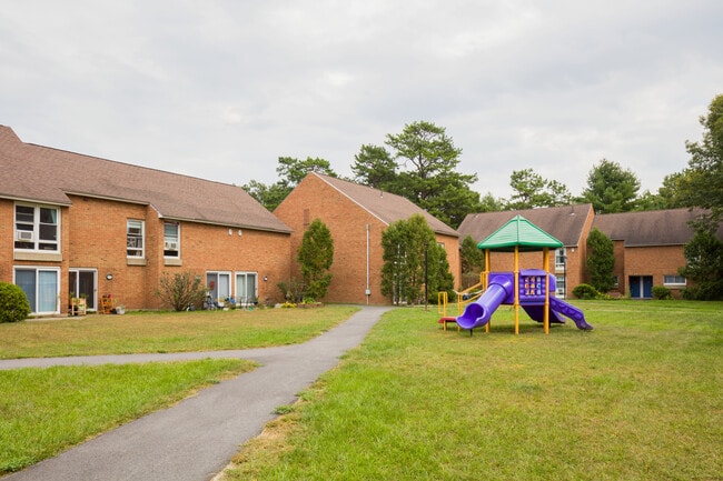 Photo - Catamount Lane Apts