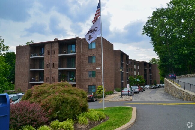 Building Photo - Parkwoode Towers Rental