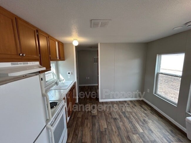 Photo - 111 S Cedar Dr