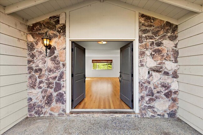 Photo - Beautiful remodeled 3 Bed 2 Bath home in L...