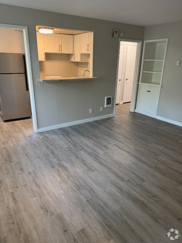 Building Photo - 4640 22nd Ave NE Rental