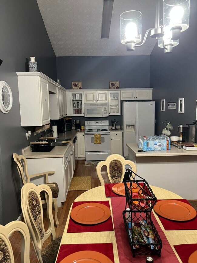 Full kitchen and dining - 105 Mills Lndg