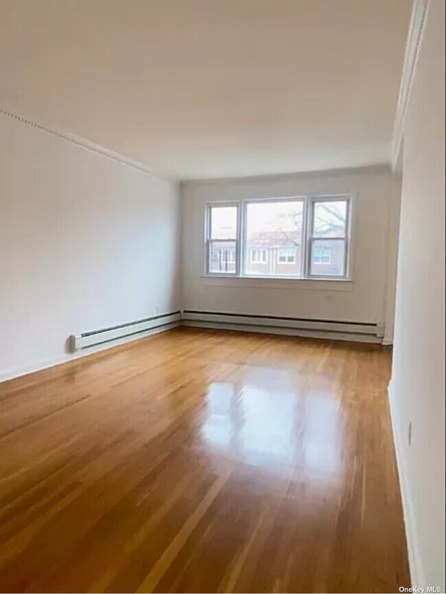 Photo - 22-19 49th St