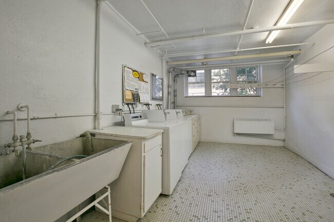 Calhoun Beach Apartments
