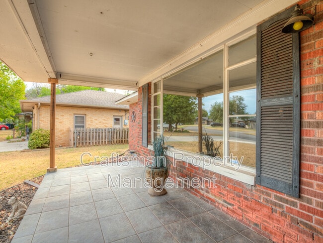 Photo - 1724 Churchill Way