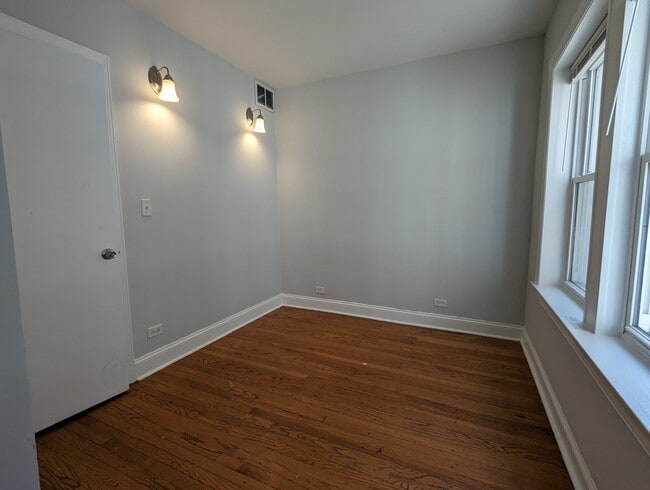 Photo - 5029 N Harding Ave Unit 1W