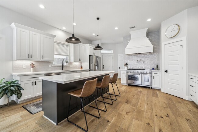 Photo - 1144 W 24th St