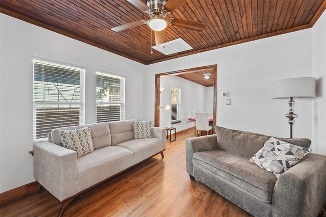 Photo - 7623 Ave E