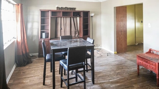 Photo - 204 Truman St