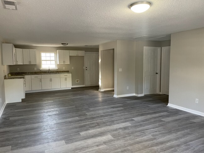 Building Photo - 714 Irene Ave Unit 714B