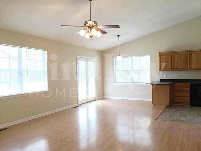 Photo - 2835 Greenview Way