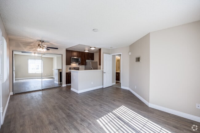 1BR, 1BA - 600SF - Living/ Dining Room