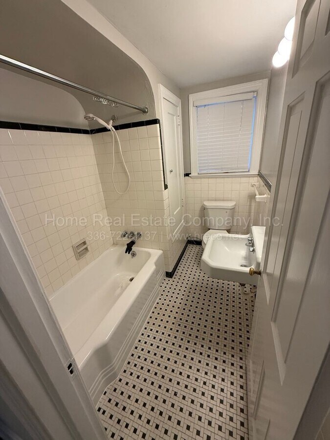 Photo - 624 W End Blvd Unidad A-1