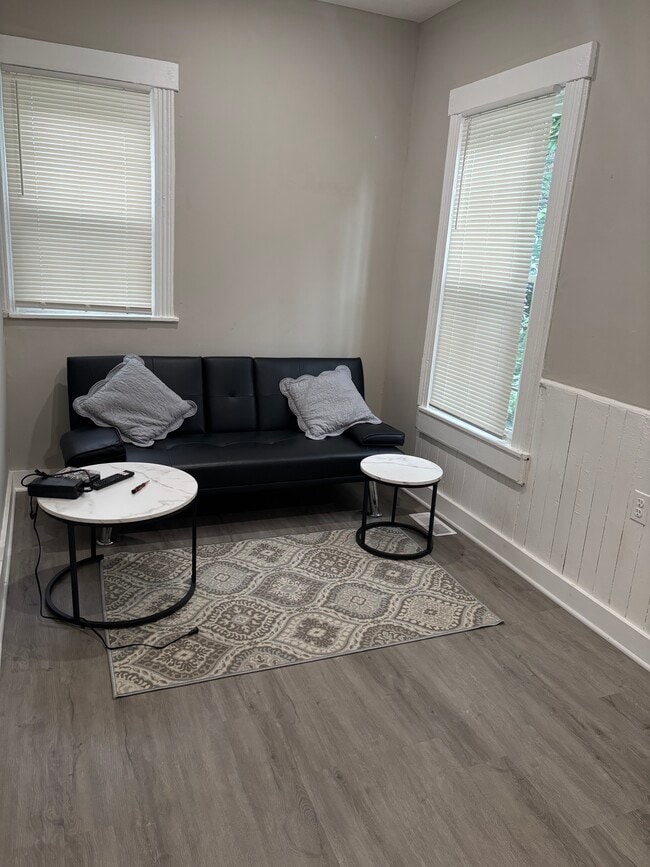 Photo - 1445 E 112th St