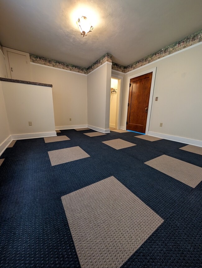 Photo - 121 W Comanche Ave