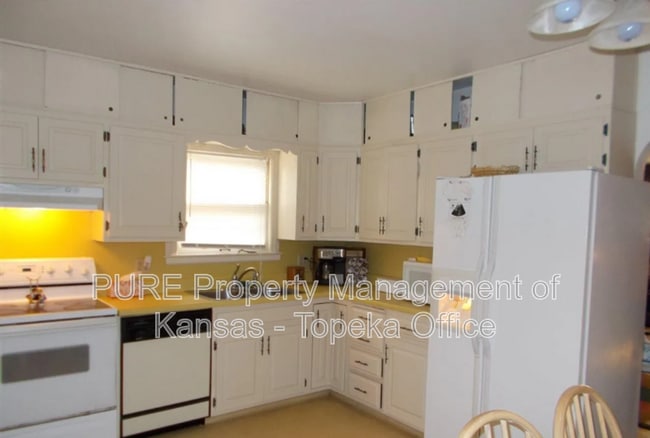 Photo - 214 NW Broadmoor Ave