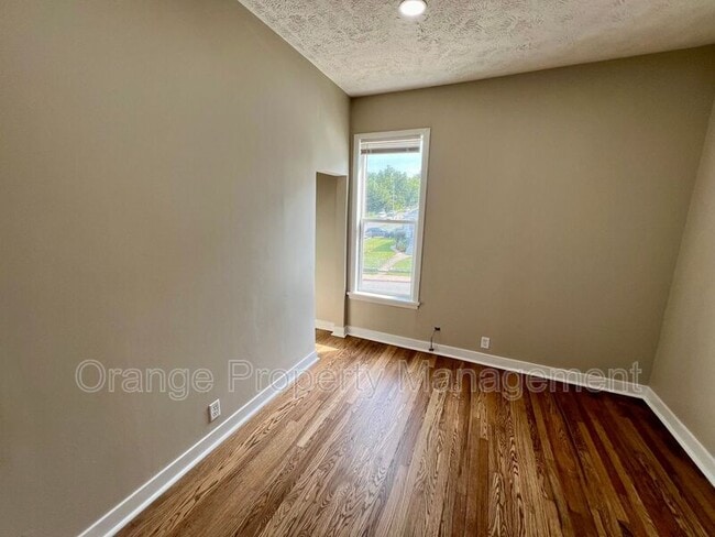 Photo - 502 William St Unit 4