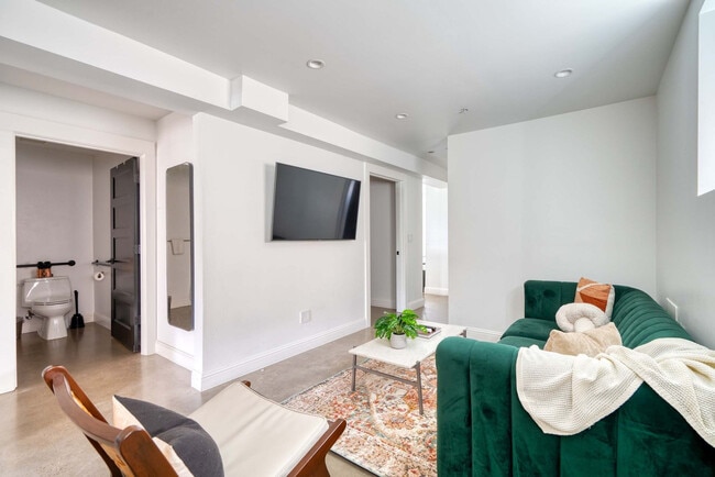 Photo - 18 NW 22nd Pl Unit ID1309892P