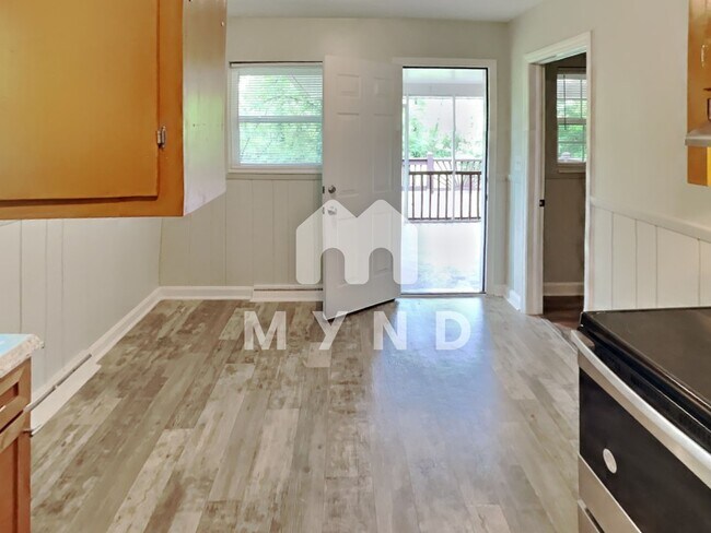 Photo - 5201 Pinebrook Dr