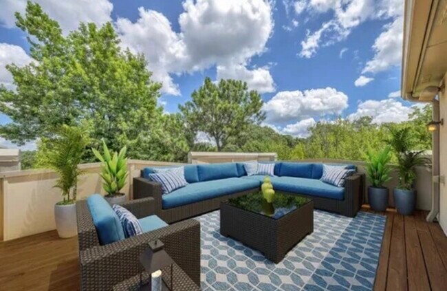 Photo - 1390 Dutch Valley Pl NE