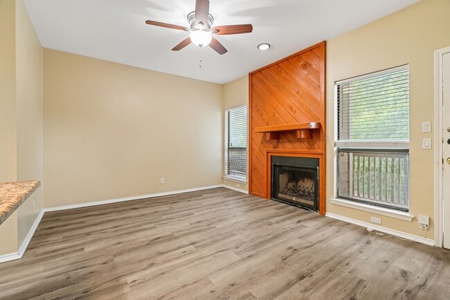Building Photo - Park Place #204 N/M Unit 204 NM