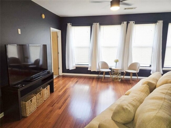 Photo - 898 Oak St SW Unidad 3203