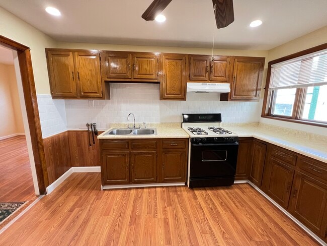 Photo - 227 Holland St Unit 2