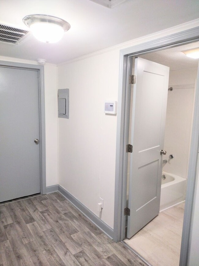 Photo - 103 W Moore St
