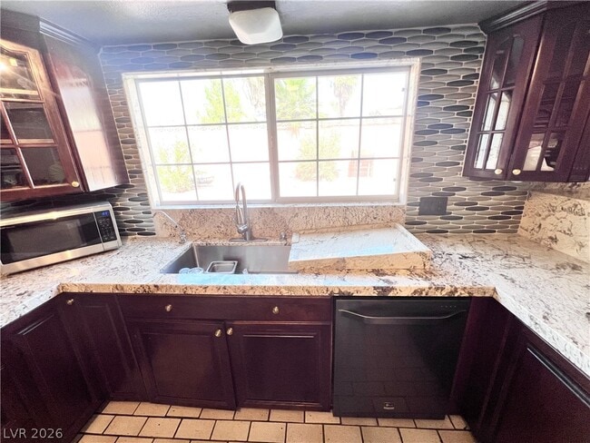 Building Photo - 5009 Mesa View Dr