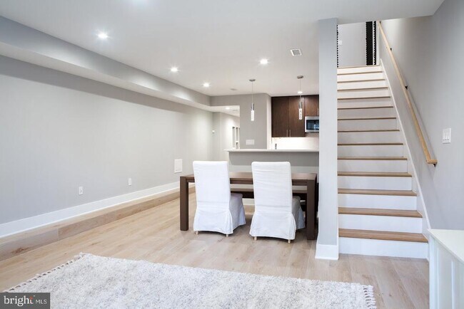 Building Photo - 720 East Capitol St NE Unit LOWER LEVEL