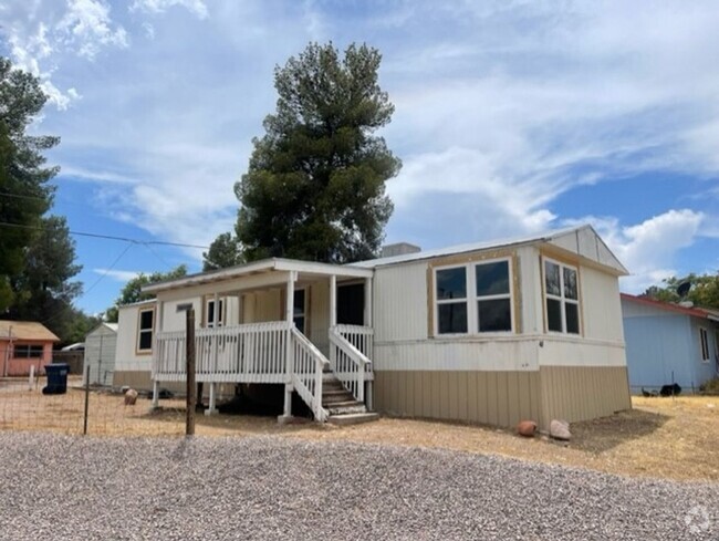 Building Photo - 2 Bedroom on Nice Corner Lot In Clarkdale-... Rental