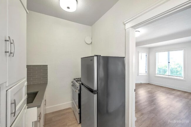 Photo - 596 Page St Unidad J-6