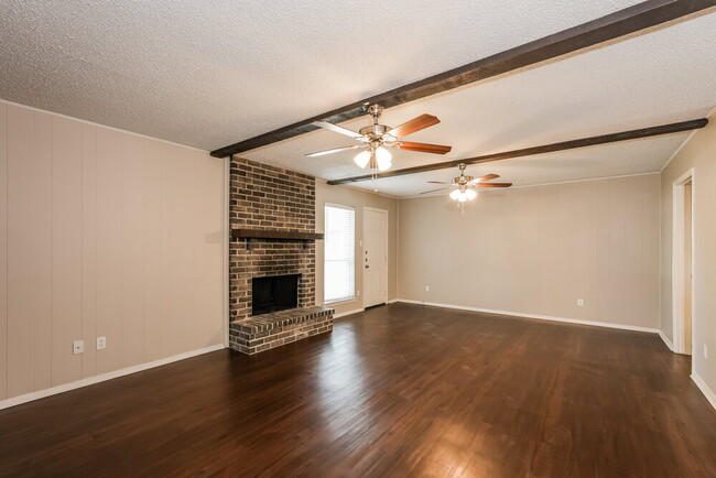 Photo - 2705 Peppertree Pl