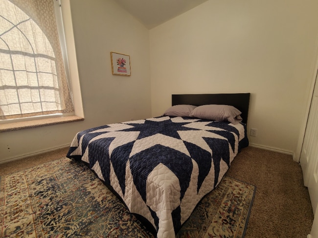 Photo - 991 N 2100 W