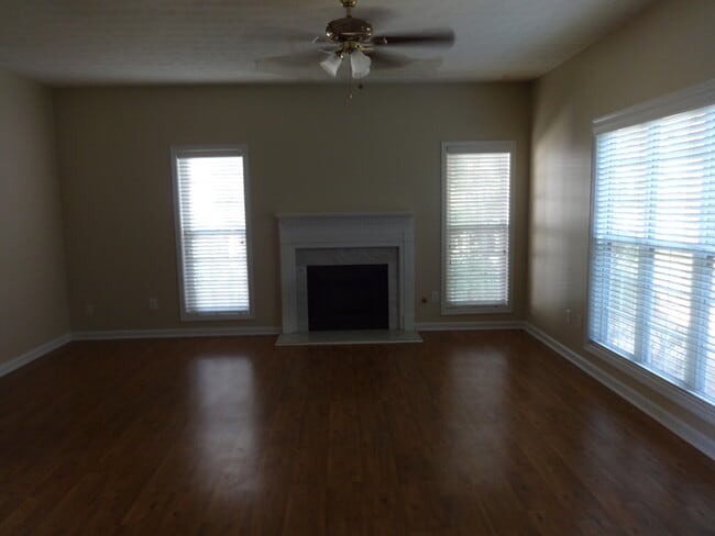 Photo - 834 Glen Abbey Dr