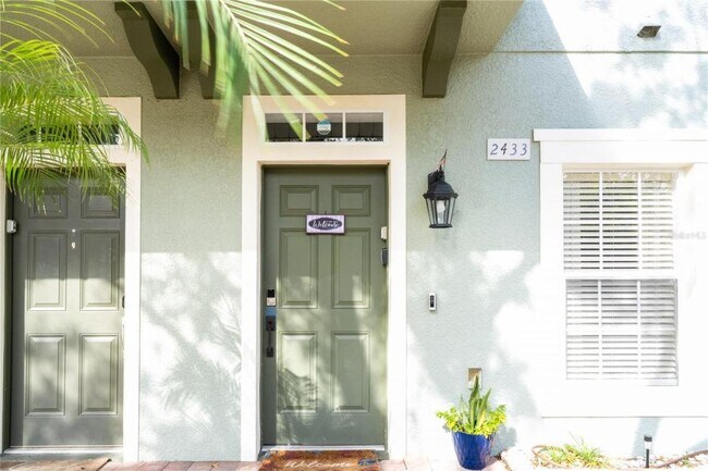2433 Caravelle Cir