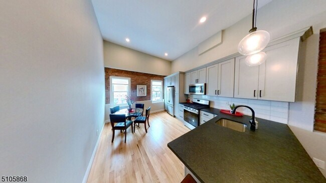 Photo - 82 Elm St Unit 3R