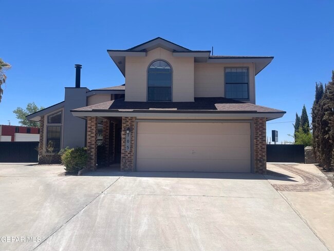 Photo - 705 Springfire Dr House