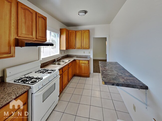 Photo - 1146 E 15th St Unidad B