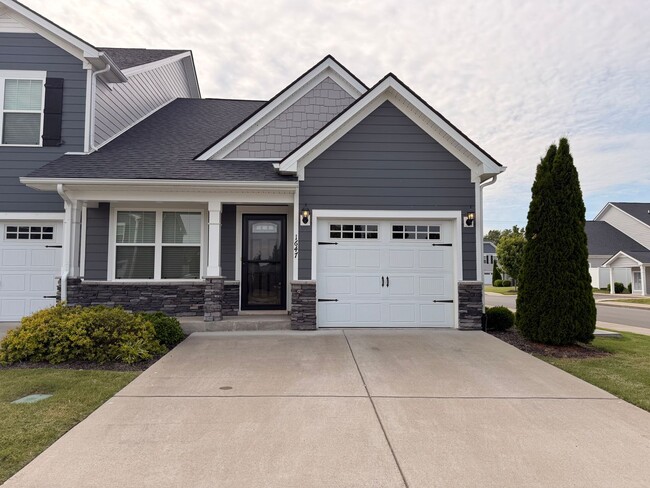 Building Photo - Gorgeous 2 BR 2.5 Bath End Unit Townhome - Available Now in Murfreesboro!