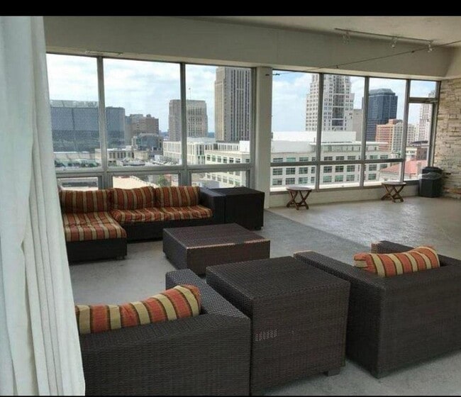 Photo - 600 E 8th St Unit 11R
