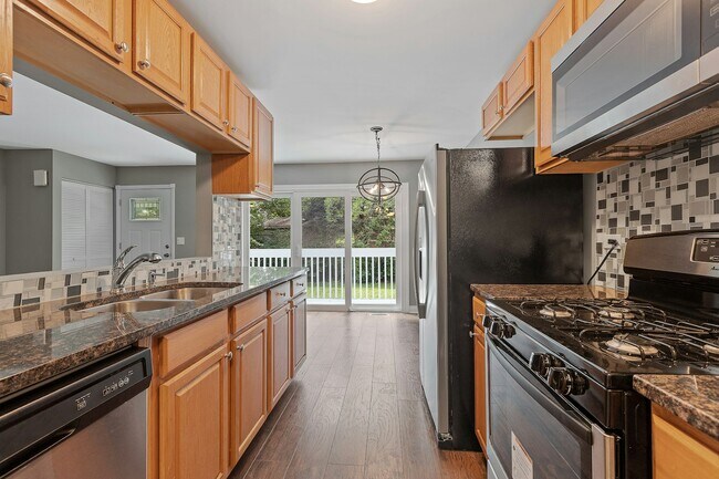Photo - 223 Foxhead Ct
