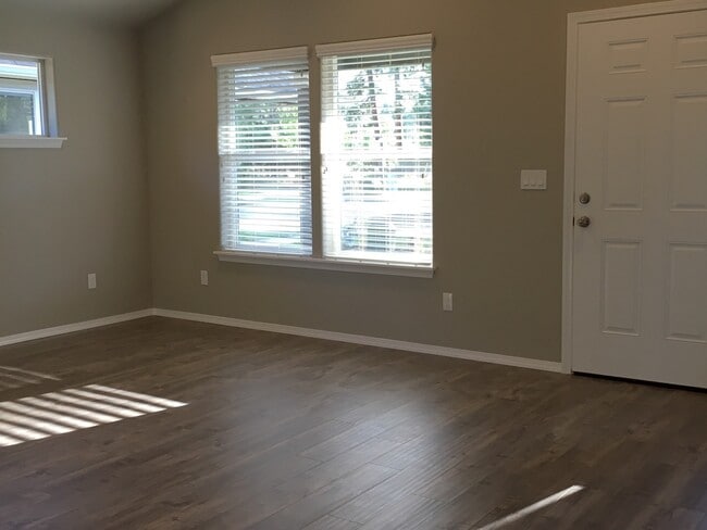 Photo - 608 N Trinity Way