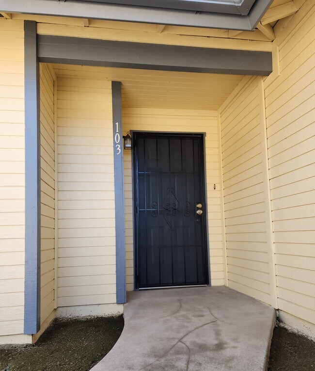 Front Entrance - 4617 N Charles Ave Unit 103
