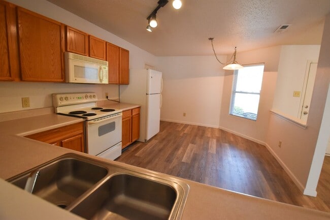 551 Runnymede Ct