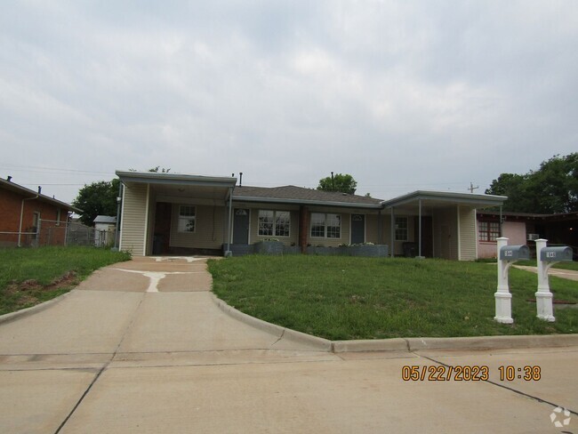 Building Photo - Very Nice Remodeled Duplex Home! No Pet Home!