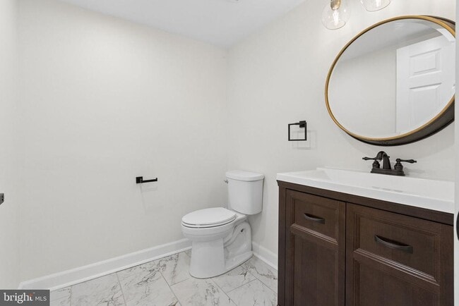 Photo - 771 BARTON Blvd