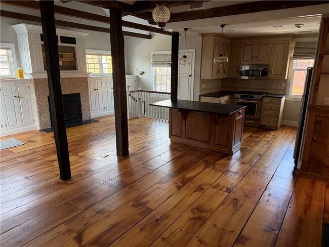 Building Photo - 31 Bradford St Unit 1